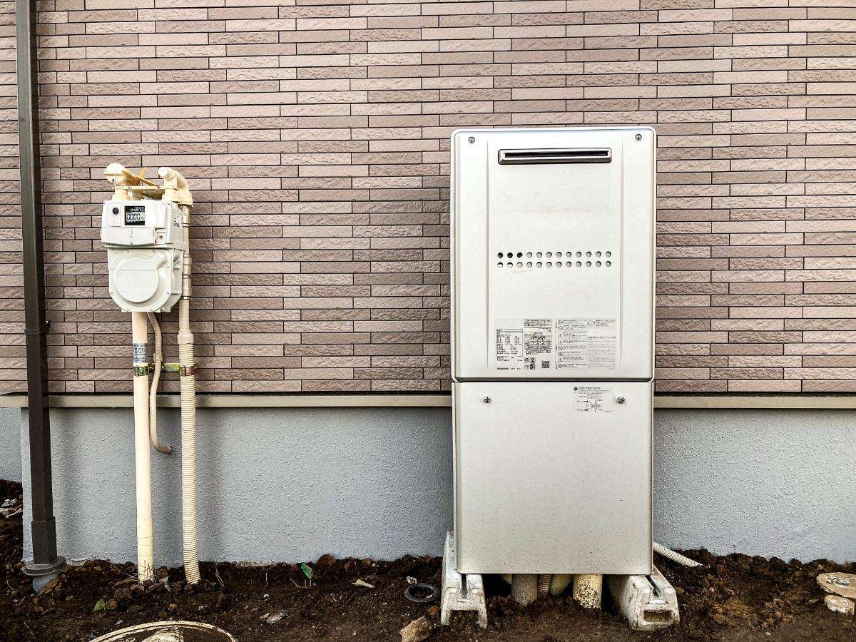 給湯器の据置台選び方完全ガイド！設置環境に応じた選び方